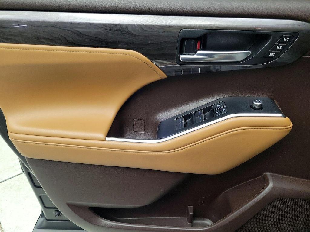 used 2022 Toyota Highlander car, priced at $34,998