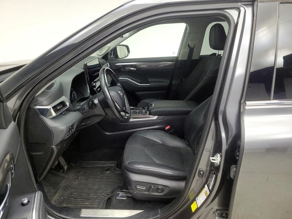 used 2021 Toyota Highlander car, priced at $30,998