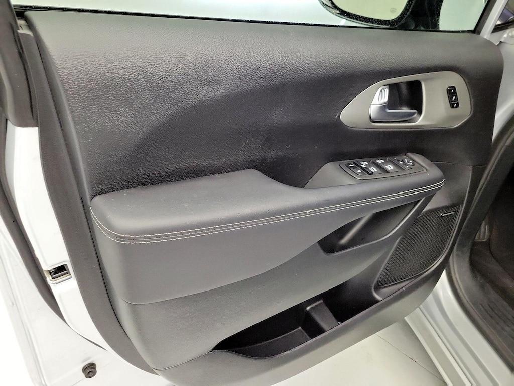used 2023 Chrysler Pacifica car, priced at $33,998