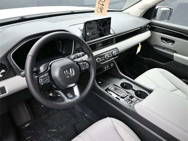 new 2025 Honda Pilot car, priced at $48,635
