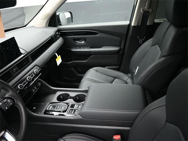 new 2025 Honda Pilot car, priced at $42,710