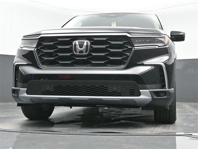 new 2025 Honda Pilot car, priced at $42,710
