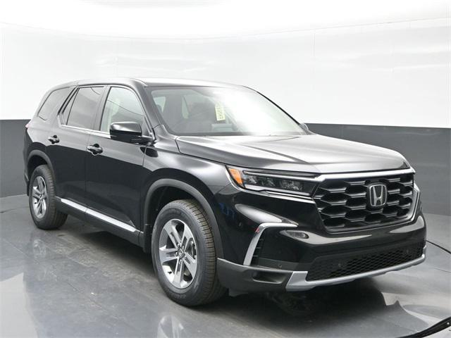 new 2025 Honda Pilot car, priced at $42,710