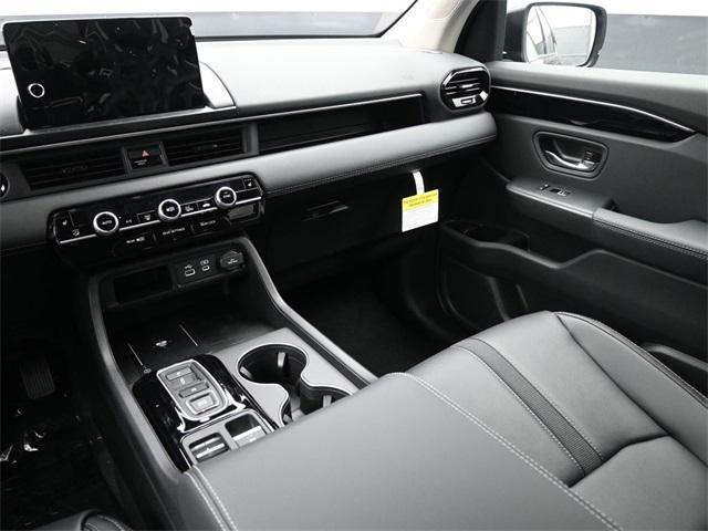 new 2025 Honda Pilot car, priced at $42,710