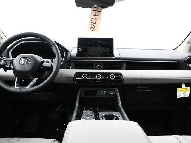 new 2025 Honda Pilot car, priced at $50,930