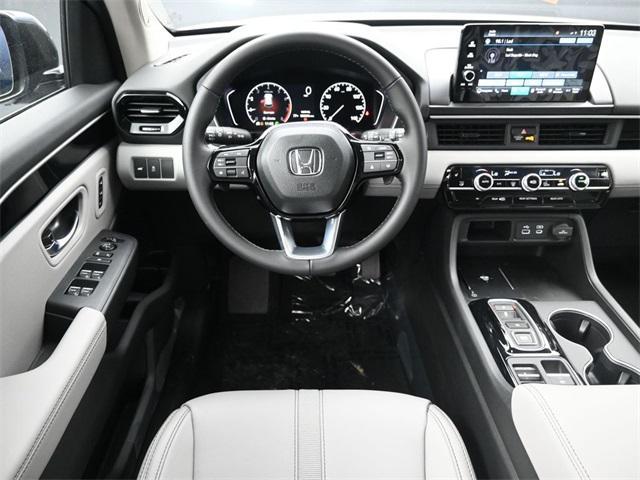 new 2025 Honda Pilot car, priced at $48,730