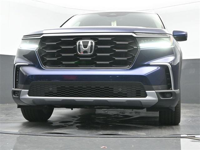 new 2025 Honda Pilot car, priced at $48,730