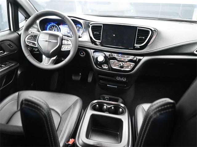used 2025 Chrysler Pacifica car, priced at $35,450