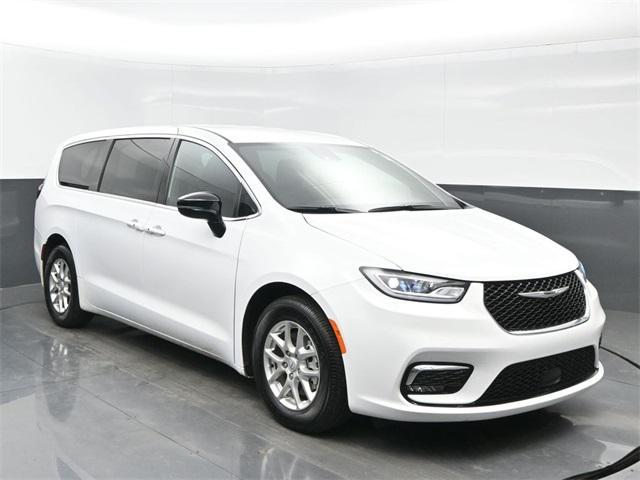 used 2025 Chrysler Pacifica car, priced at $35,450