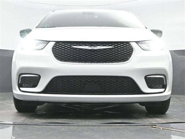 used 2025 Chrysler Pacifica car, priced at $35,450