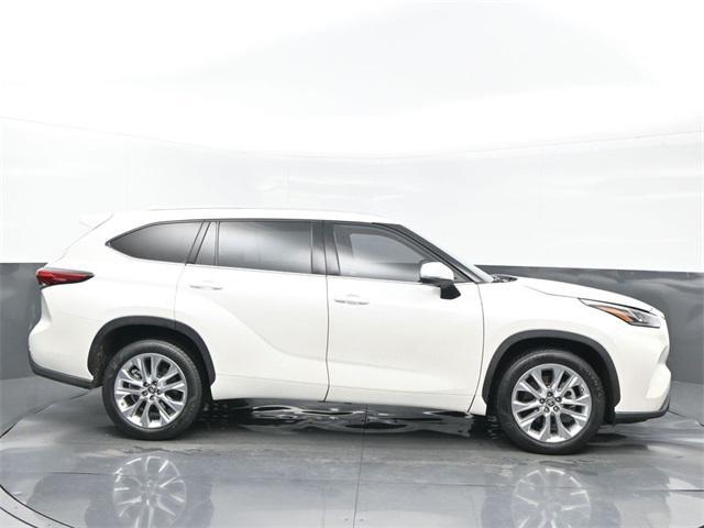 used 2020 Toyota Highlander car, priced at $27,450