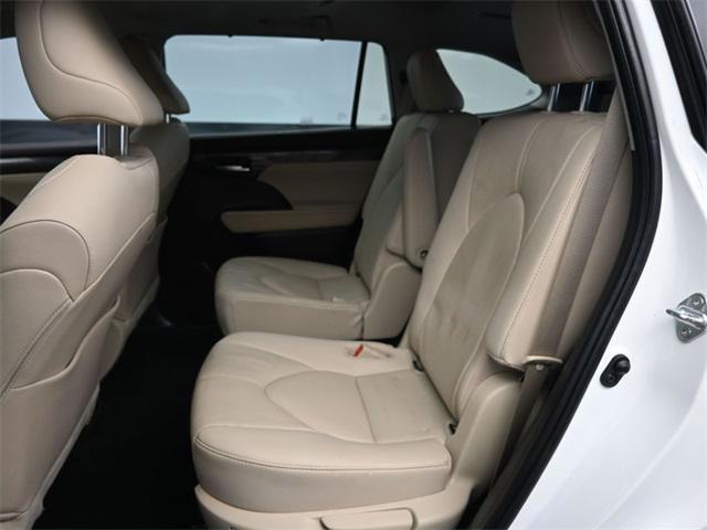 used 2020 Toyota Highlander car, priced at $27,450