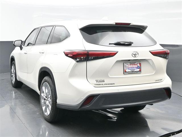 used 2020 Toyota Highlander car, priced at $27,450