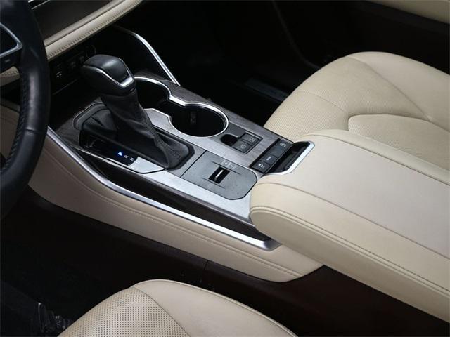 used 2020 Toyota Highlander car, priced at $27,450