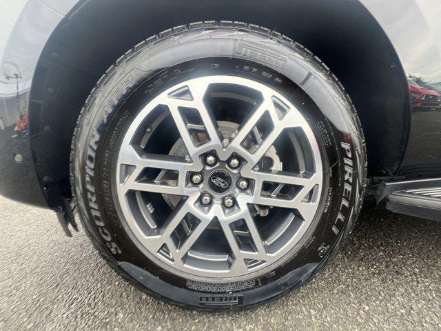 used 2025 Ford Expedition car, priced at $56,000