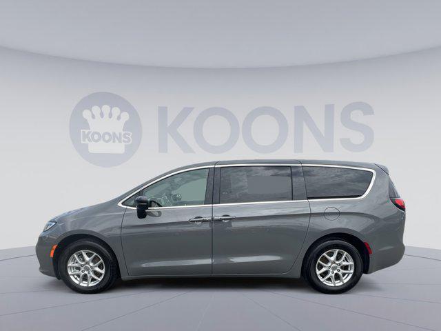 used 2025 Chrysler Pacifica car, priced at $28,005