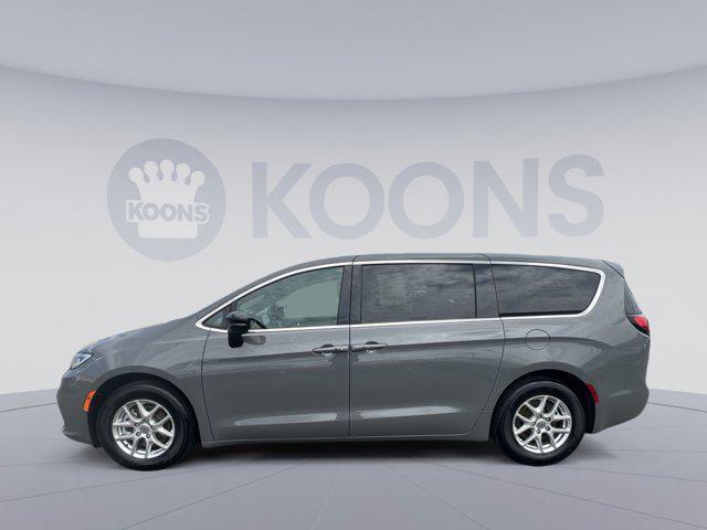 used 2025 Chrysler Pacifica car, priced at $28,005
