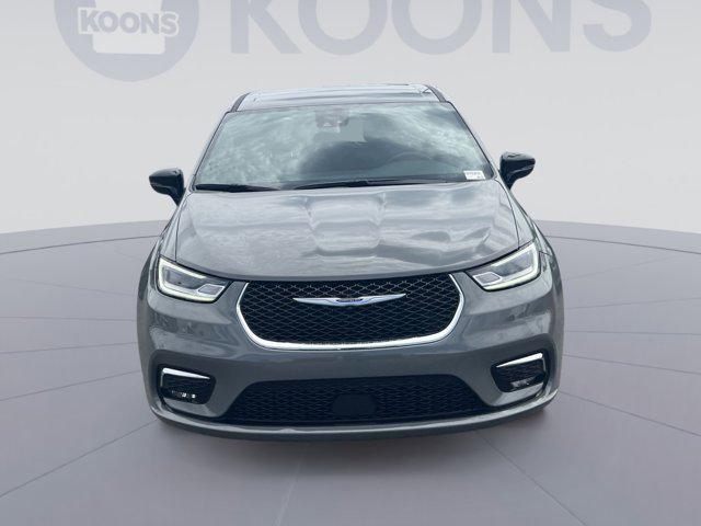 used 2025 Chrysler Pacifica car, priced at $28,005