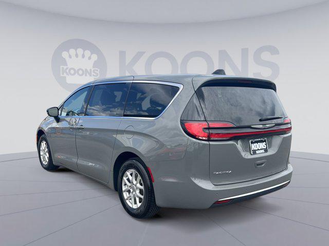used 2025 Chrysler Pacifica car, priced at $28,005