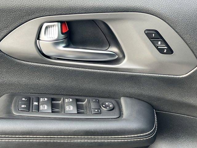 used 2025 Chrysler Pacifica car, priced at $28,005