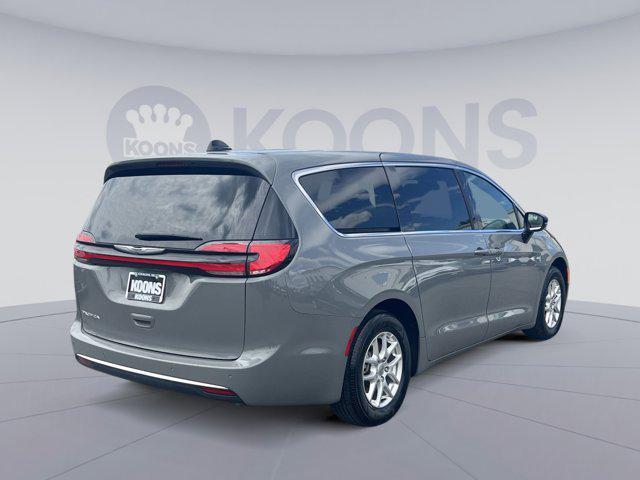 used 2025 Chrysler Pacifica car, priced at $28,005