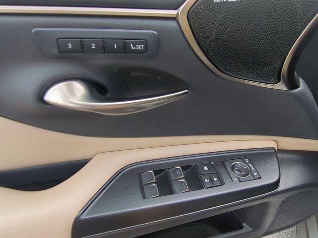 used 2021 Lexus ES 350 car, priced at $31,998