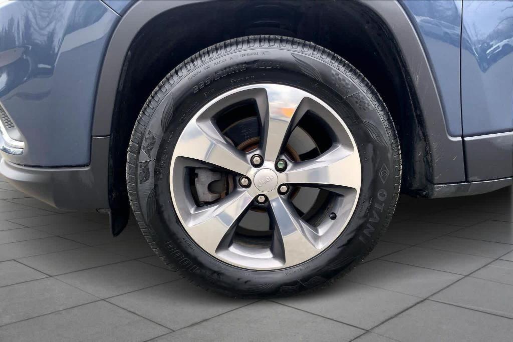 used 2020 Jeep Cherokee car, priced at $19,551