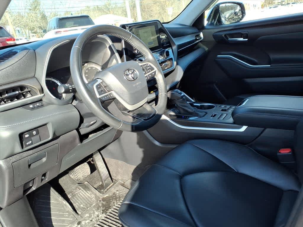 used 2023 Toyota Highlander car, priced at $36,967