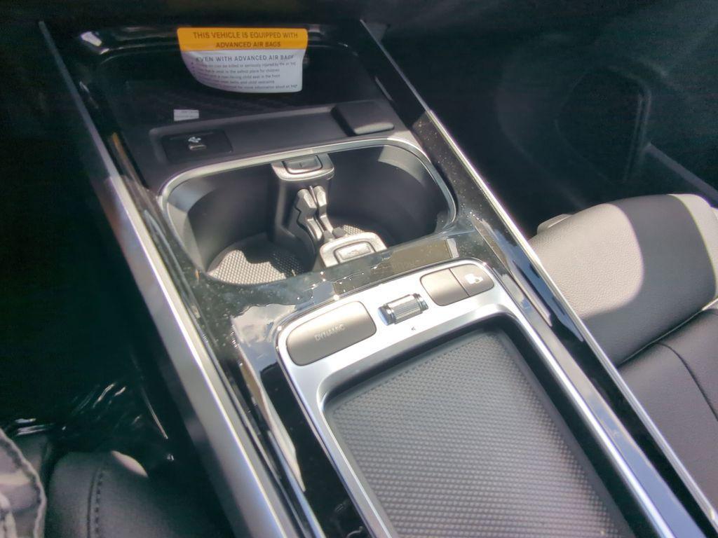 new 2025 Mercedes-Benz GLB 250 car