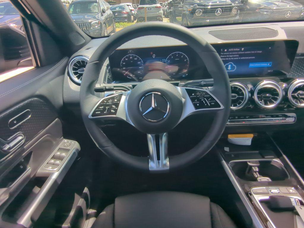 new 2025 Mercedes-Benz GLB 250 car