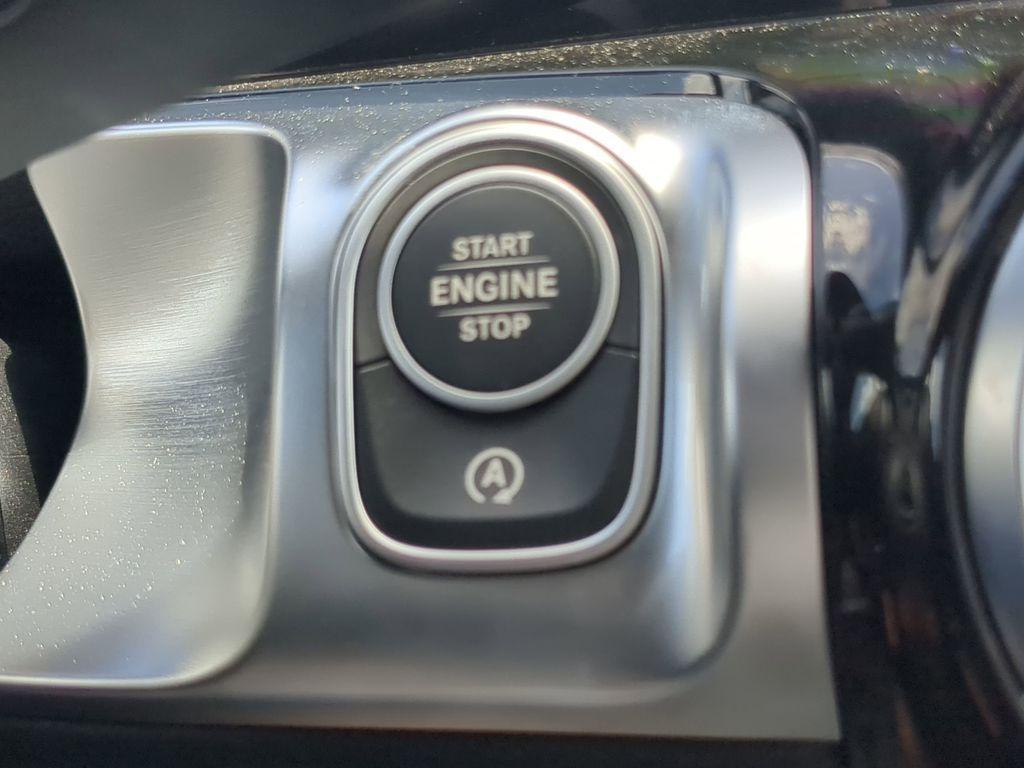 new 2025 Mercedes-Benz GLB 250 car