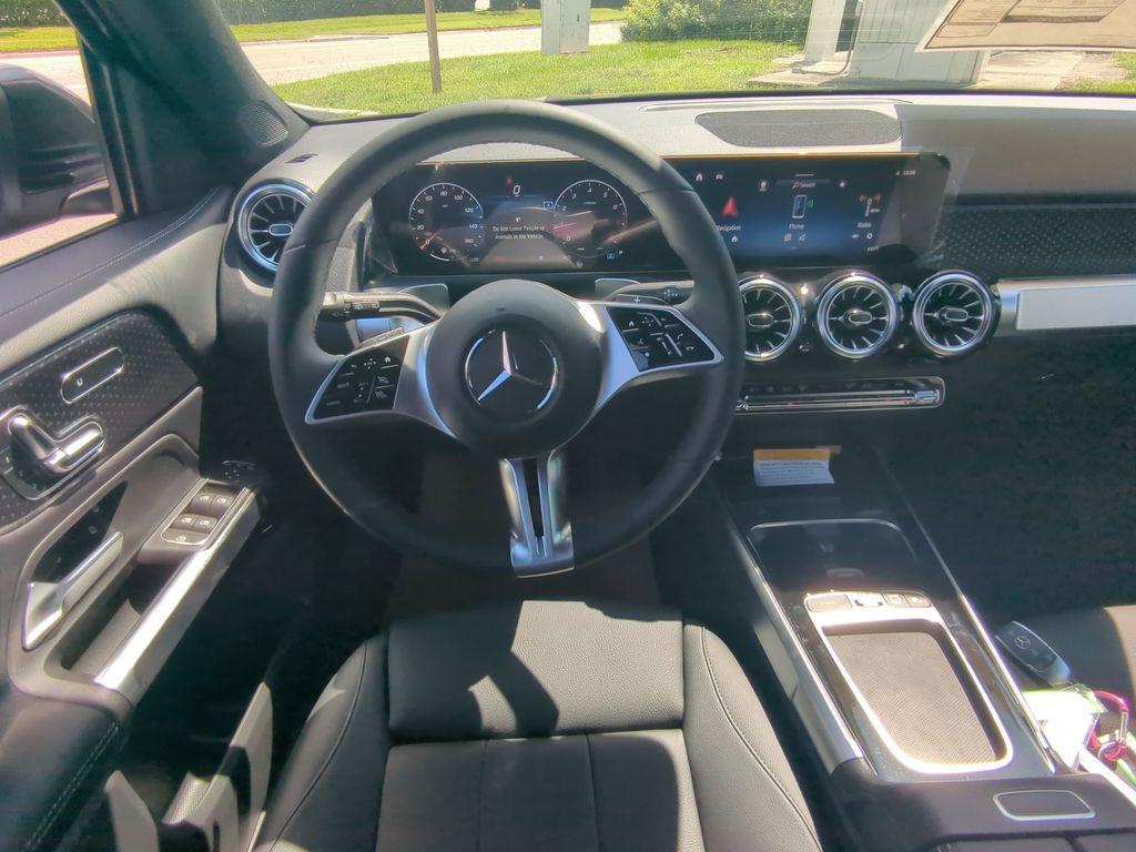 new 2025 Mercedes-Benz GLB 250 car