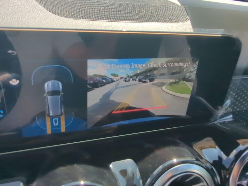 new 2025 Mercedes-Benz GLB 250 car