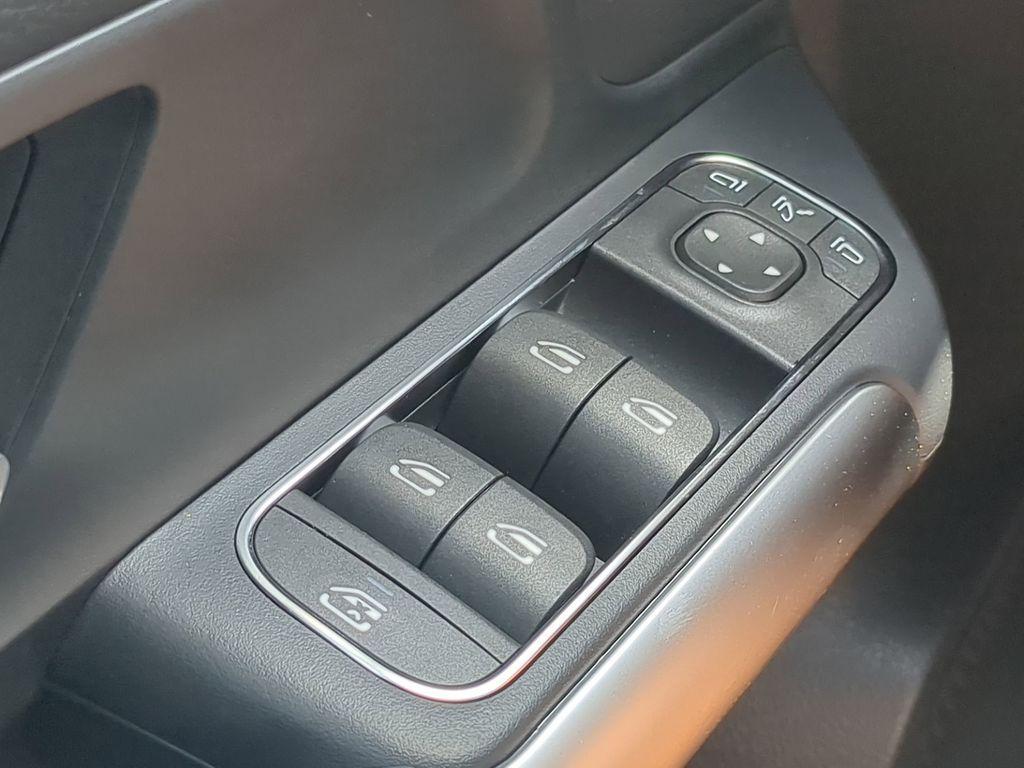 new 2025 Mercedes-Benz GLA 250 car