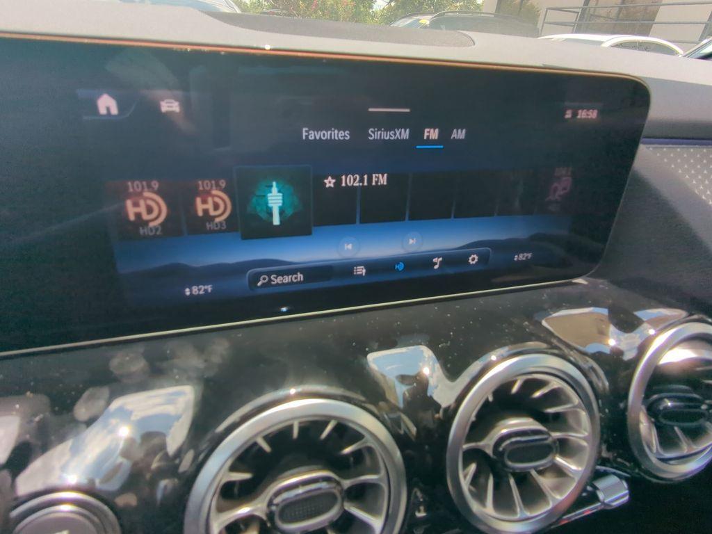 new 2025 Mercedes-Benz GLA 250 car