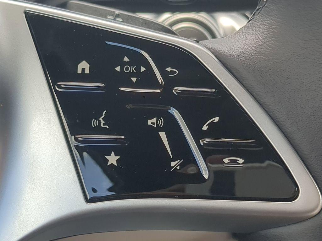 new 2025 Mercedes-Benz GLB 250 car