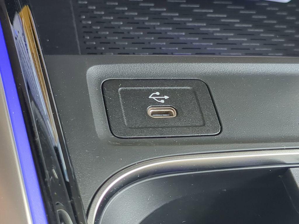 new 2025 Mercedes-Benz GLB 250 car