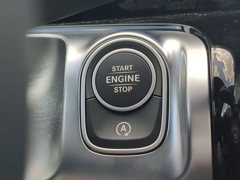 new 2025 Mercedes-Benz GLB 250 car