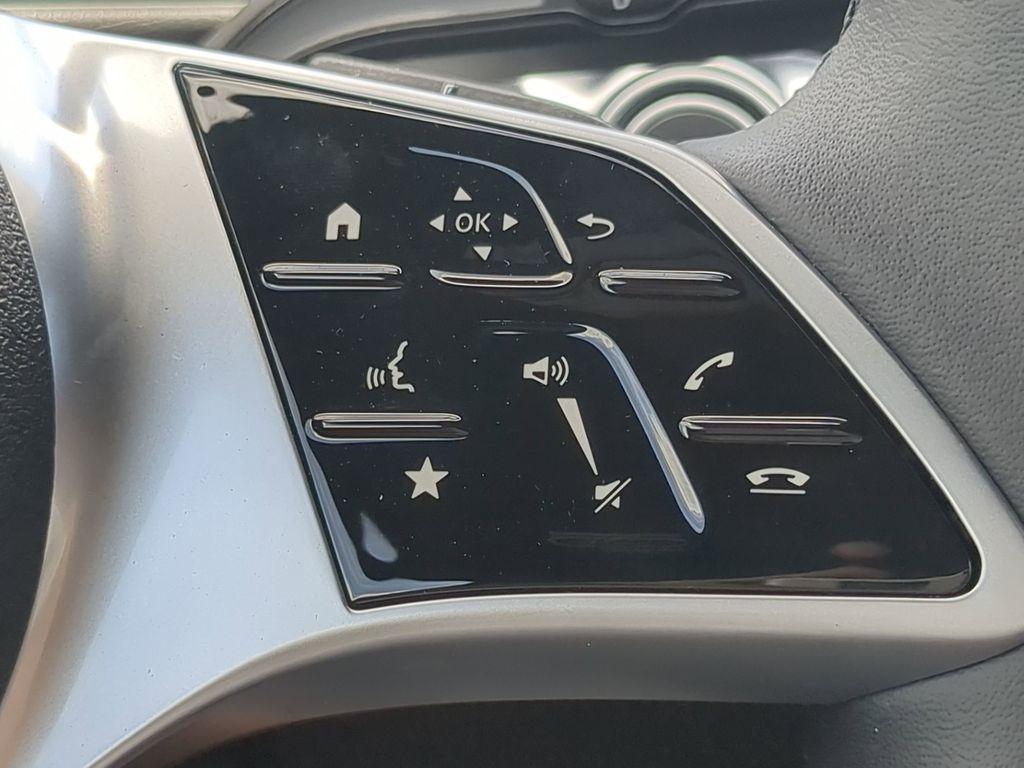 new 2025 Mercedes-Benz GLB 250 car