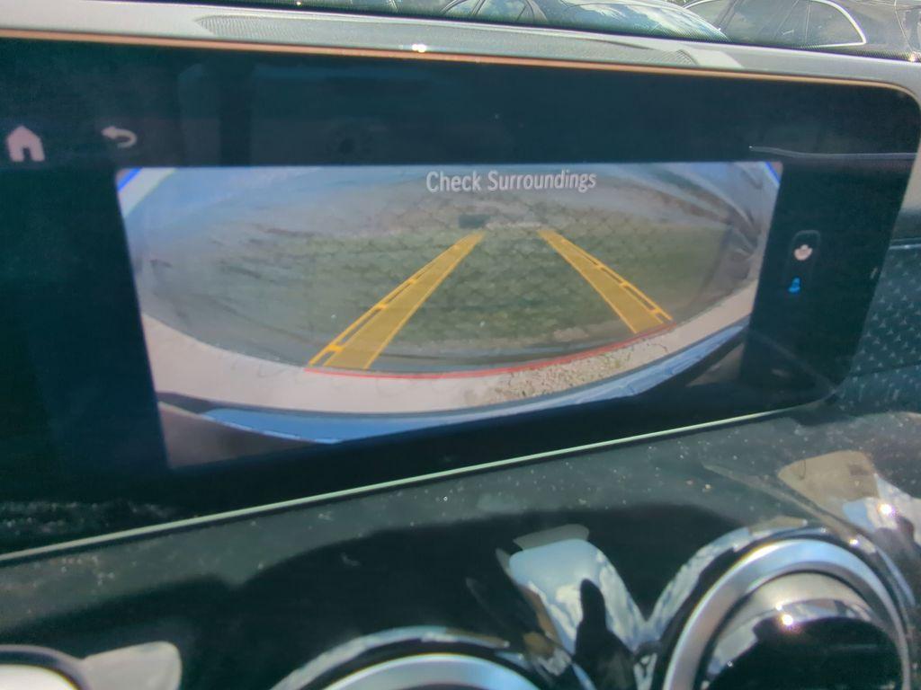 new 2025 Mercedes-Benz GLB 250 car