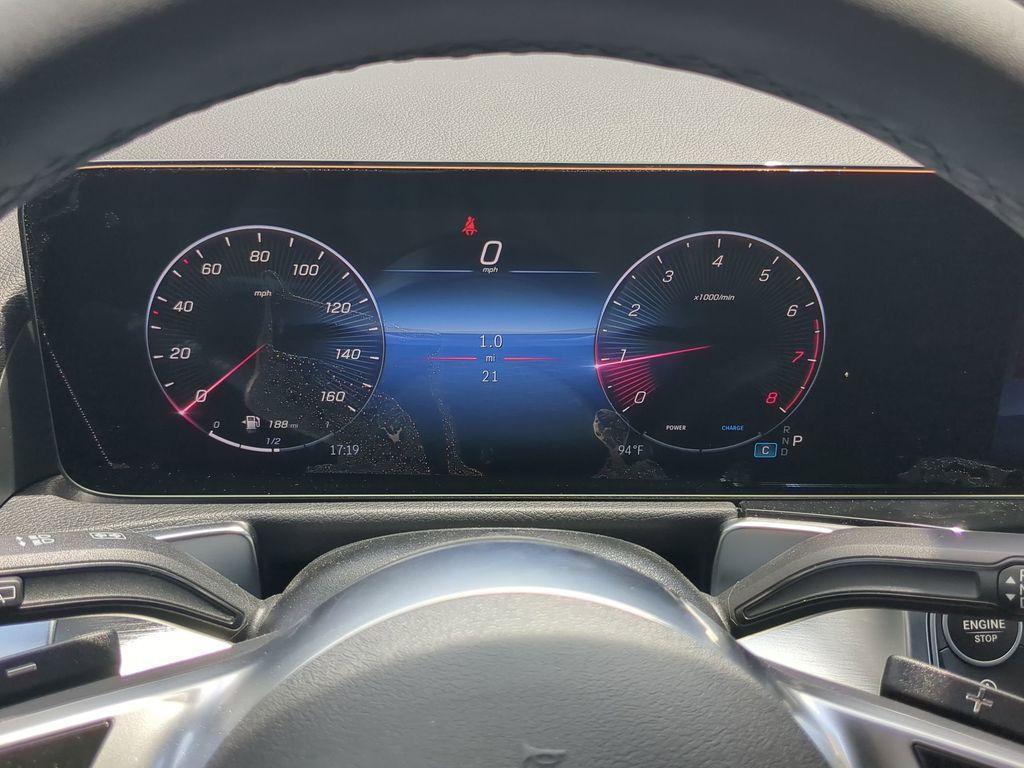 new 2025 Mercedes-Benz GLB 250 car