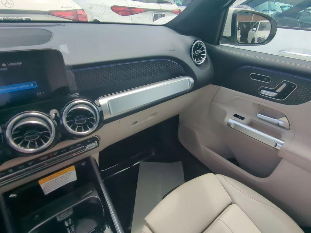 new 2025 Mercedes-Benz GLB 250 car