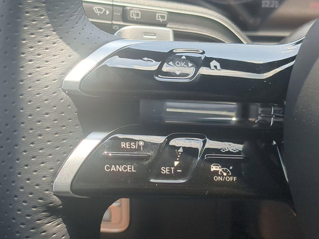 new 2025 Mercedes-Benz GLS 450 car