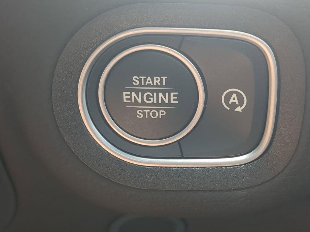 new 2025 Mercedes-Benz GLS 450 car