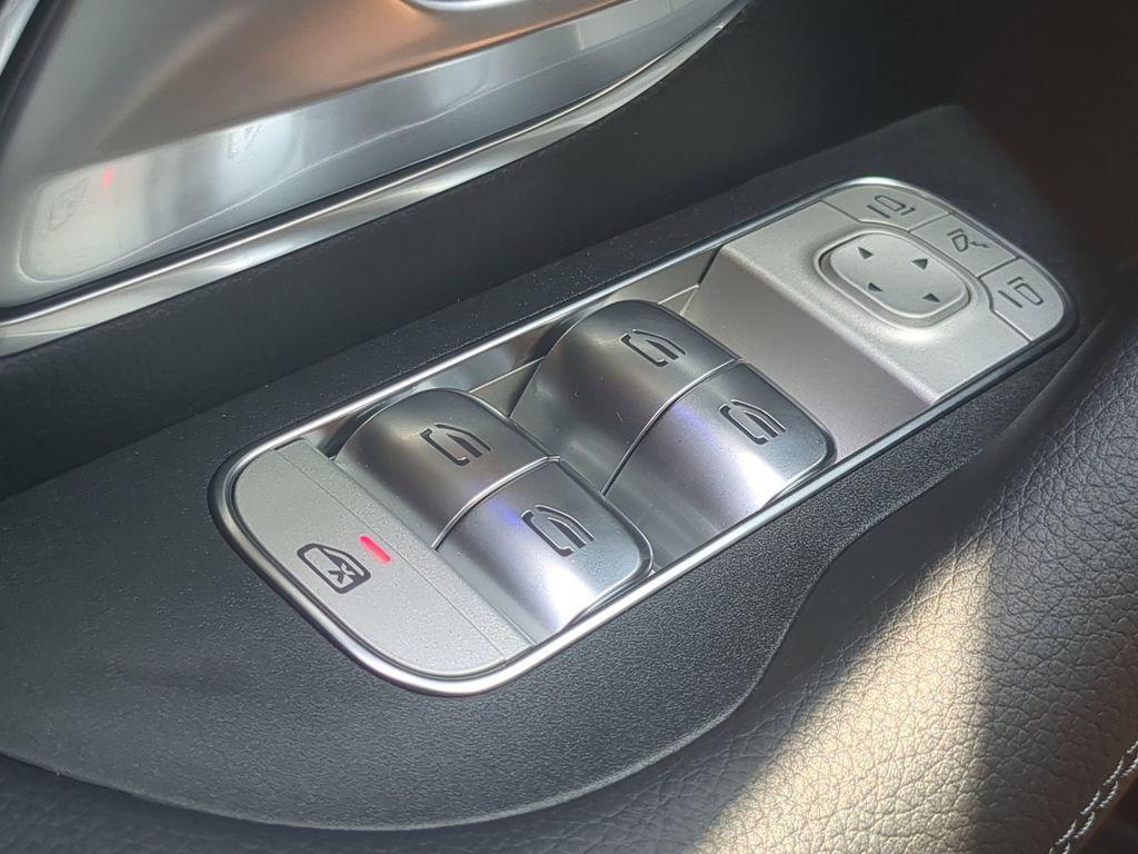 new 2025 Mercedes-Benz GLS 450 car