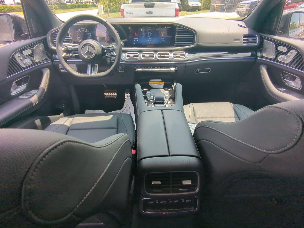 new 2025 Mercedes-Benz GLS 450 car