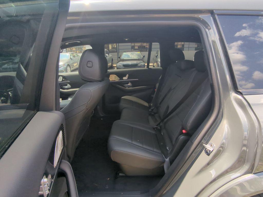 new 2025 Mercedes-Benz GLS 450 car