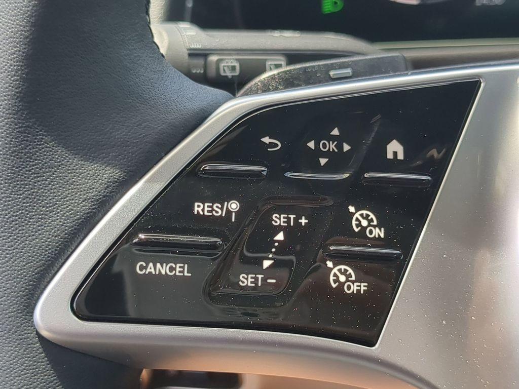 new 2025 Mercedes-Benz GLB 250 car