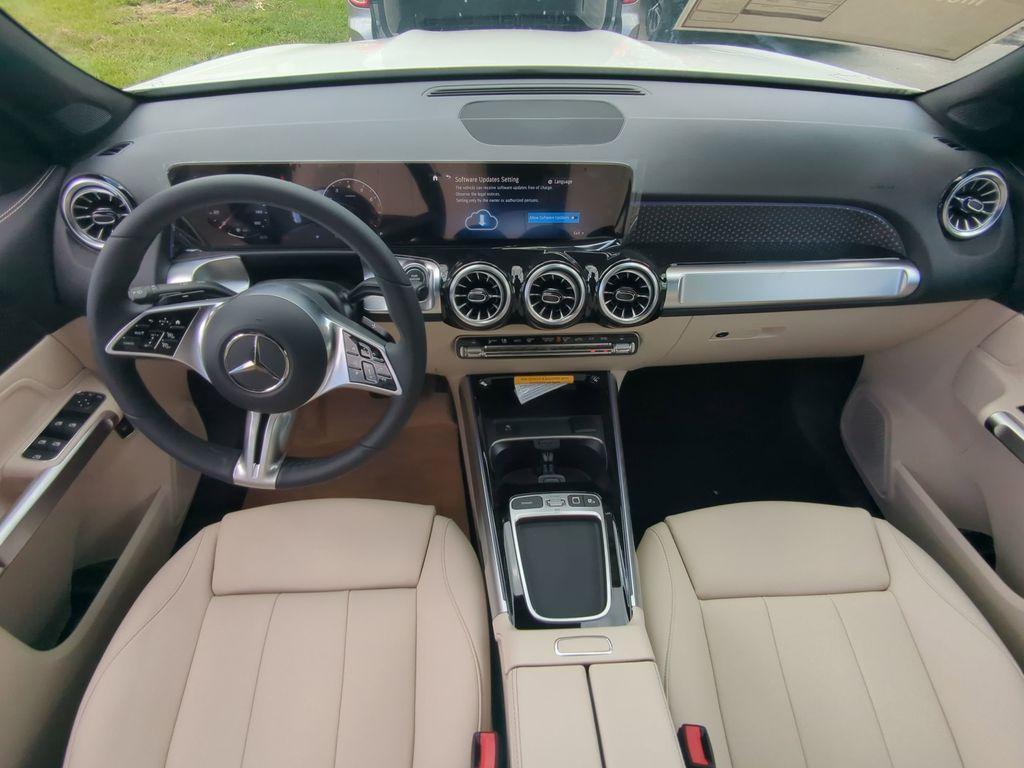 new 2025 Mercedes-Benz GLB 250 car