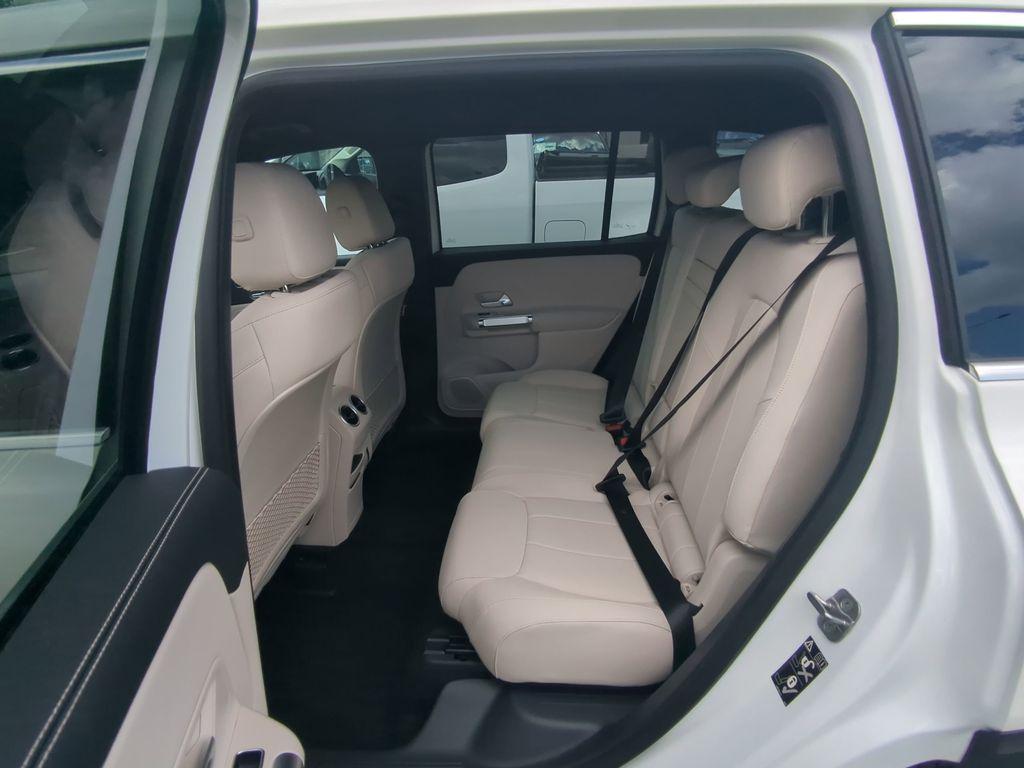 new 2025 Mercedes-Benz GLB 250 car